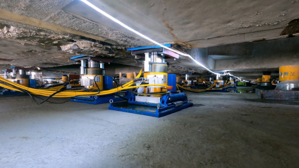 上海用432個機器人移走百年歷史古村落張園 抬起整座7500噸建築群用足三星期「搬家」