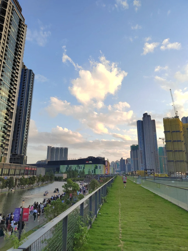 小紅書熱議香港最沒「港味」一地方 空間感寬敞/商場密集:以為自己在深圳