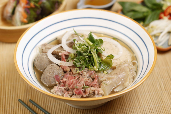 越南餐廳超抵食鮮嫩牛肉粉  復刻手切牛／秘製牛骨湯／自家製牛丸