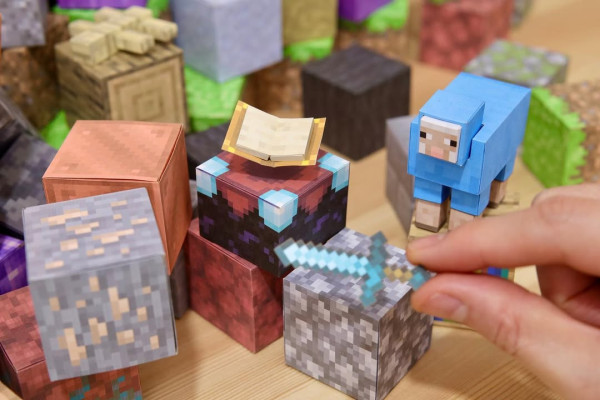 日本創作者用紙和磁鐵打造現實版Minecraft 自由組裝神還原方塊世界!