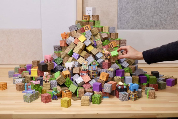 日本創作者用紙和磁鐵打造現實版Minecraft 自由組裝神還原方塊世界!