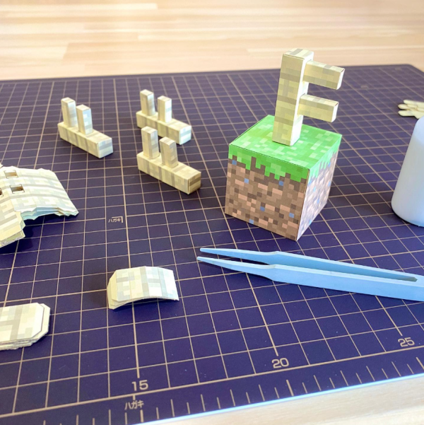 日本創作者用紙和磁鐵打造現實版Minecraft 自由組裝神還原方塊世界!