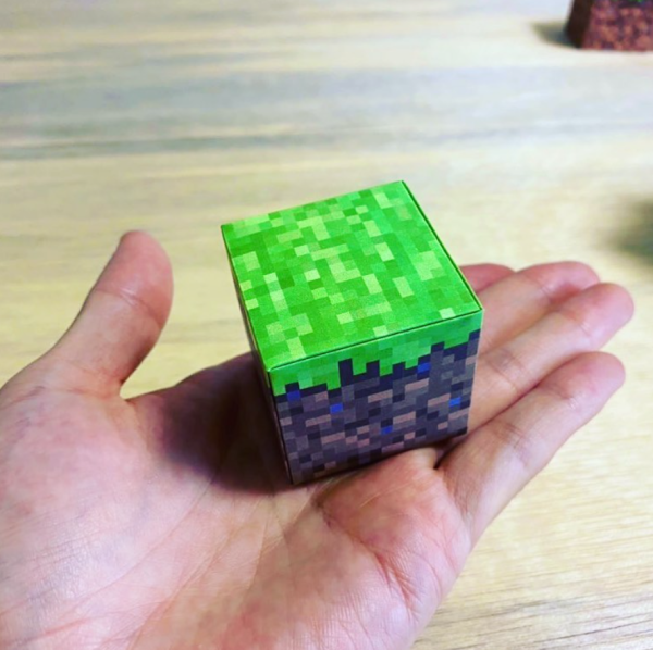 日本創作者用紙和磁鐵打造現實版Minecraft 自由組裝神還原方塊世界!