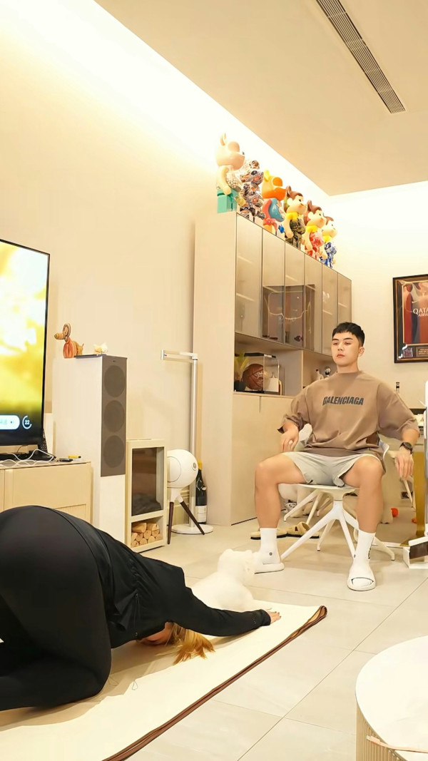 TVB億萬駙馬獲富貴老婆跪拜重振雄風 3000呎獨立屋做皇帝盡顯夫威 
