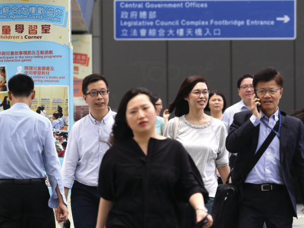 港府擬推「高層官員責任制」！懲罰包括停止加薪？網民疑惑：問責制唔係不嬲都有咩？