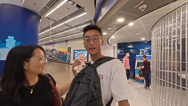 雲南夫婦初遊香港感受文化衝擊 1行為獲香港網民激讚：歡迎再來 