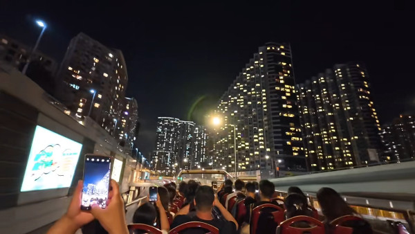 雲南夫婦初遊香港感受文化衝擊 1行為獲香港網民激讚：歡迎再來 