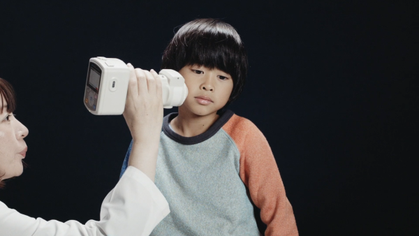 一盒蠟筆32種膚色教會小孩世界大同!日本資生堂用色彩打破種族偏見