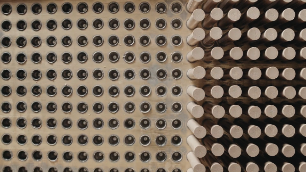 一盒蠟筆32種膚色教會小孩世界大同!日本資生堂用色彩打破種族偏見