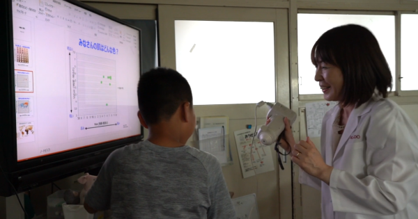 一盒蠟筆32種膚色教會小孩世界大同!日本資生堂用色彩打破種族偏見