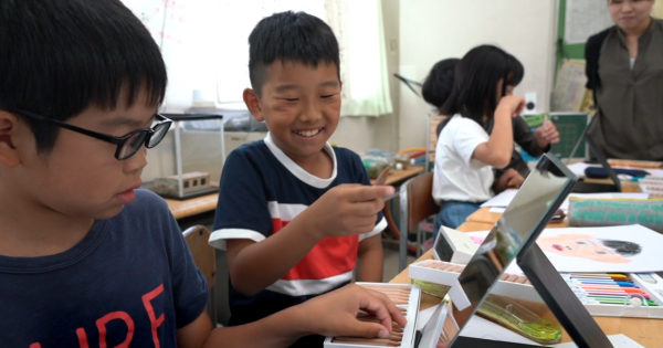 一盒蠟筆32種膚色教會小孩世界大同!日本資生堂用色彩打破種族偏見