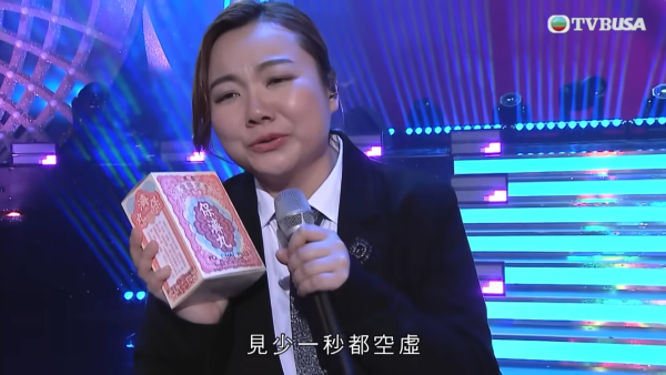 中年好聲音321經典大戰｜驚見電視界最騎呢宣傳手法 一邊唱一邊手拎大大盒贊助產品
