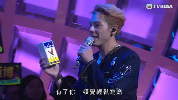 中年好聲音321經典大戰｜驚見電視界最騎呢宣傳手法 一邊唱一邊手拎大大盒贊助產品