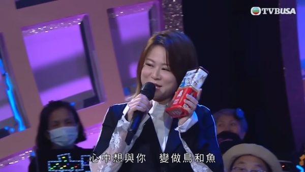 中年好聲音321經典大戰｜驚見電視界最騎呢宣傳手法 一邊唱一邊手拎大大盒贊助產品