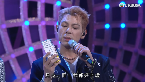 中年好聲音321經典大戰｜驚見電視界最騎呢宣傳手法 一邊唱一邊手拎大大盒贊助產品