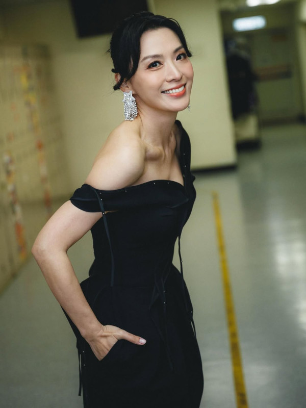 51歲性感美魔女與老公相識7周年晒恩愛 曾歷夫妻房事不協調後離婚收場