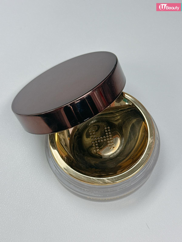控油碎粉推薦5：Hourglass Veil Translucent Setting Powder