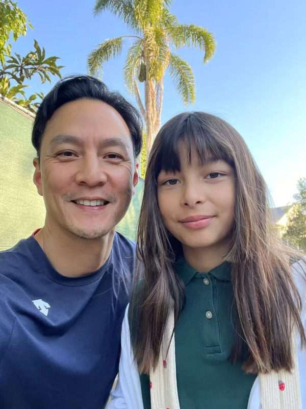 吳彥祖父親節晒多張12歲女兒旅遊近照!完美繼承高顏值!公開美國洛杉磯豪宅!