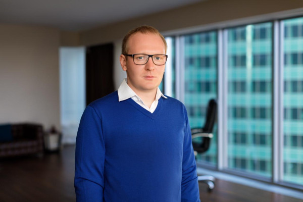 英國企業豪擲時薪900港元徵「貓管家」照顧CEO愛寵！專責陪玩/梳毛/餵食/購物 