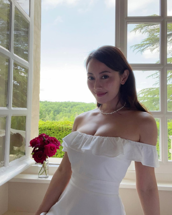 袁嘉敏性感跑夜場竟遇「鹹豬手」突襲 遭群男緊抓喪摸驚險畫面全曝光