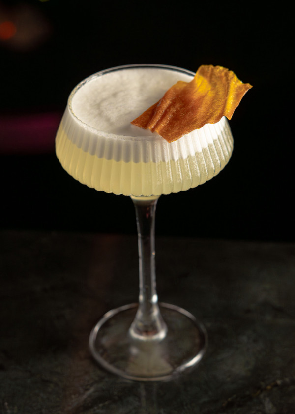 中環新開亞洲風味雞尾酒館     芒果糯米飯／韓式辣醬／四川花椒／抹茶泡沫／現場音樂表演