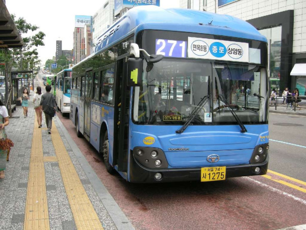 今年稍後時間首爾市巴士將試行 tagless 支付系統,涵蓋 36 條巴士路線上的約 580 輛巴士。 今年稍後時間首爾市巴士將試行 tagless 支付系統,涵蓋 36 條巴士路線上的約 580 輛巴士。