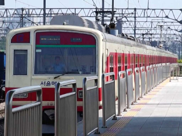 今年年底前,首爾地鐵 1 至 8 號線都會實施 tagless 支付系統。 今年年底前,首爾地鐵 1 至 8 號線都會實施 tagless 支付系統。