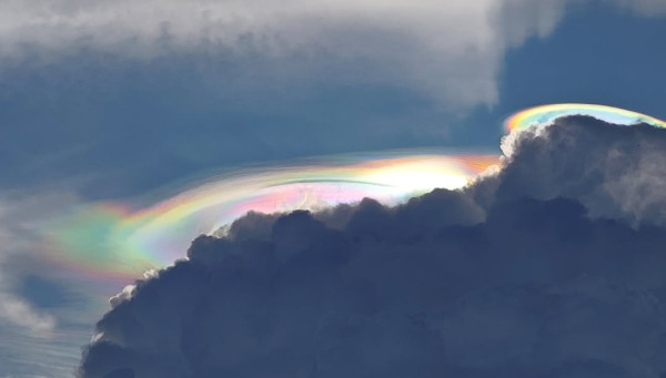 馬來西亞雲頂驚現七彩光芒猶如「液體彩虹」！夢幻現象靠兩個大條件配合才形成？ 