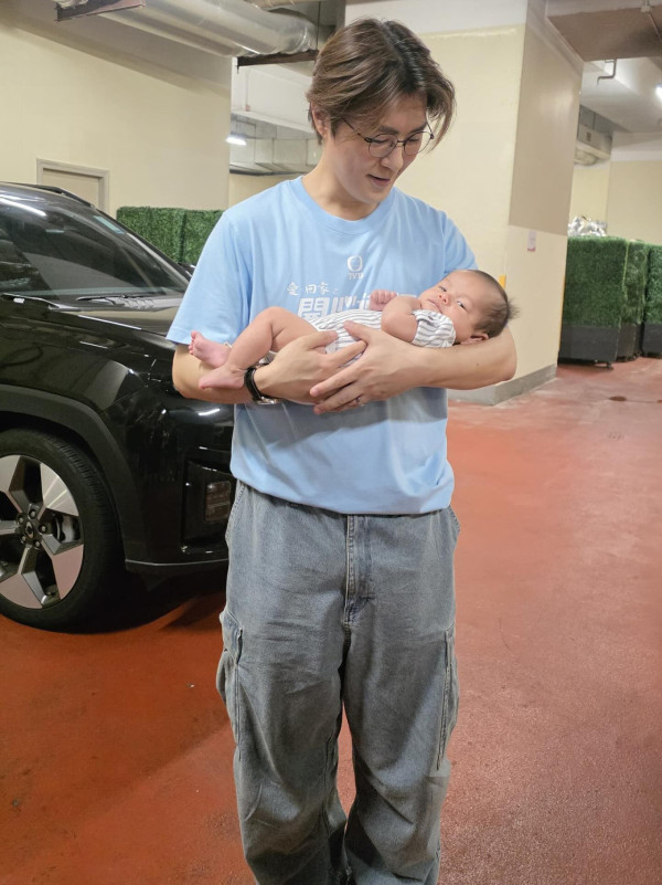 愛回家「最受歡迎男演員」突晒抱BB照報喜？ IG撰文「奇妙的生命旅程」嚇窒網民