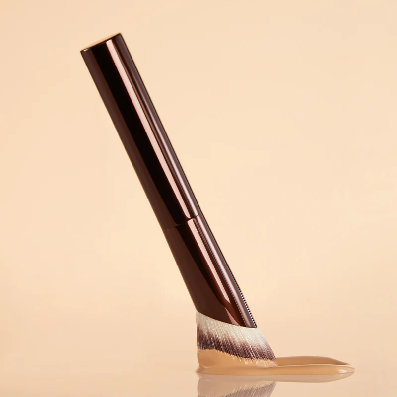 Hourglass Ambient Soft Glow Foundation Brush