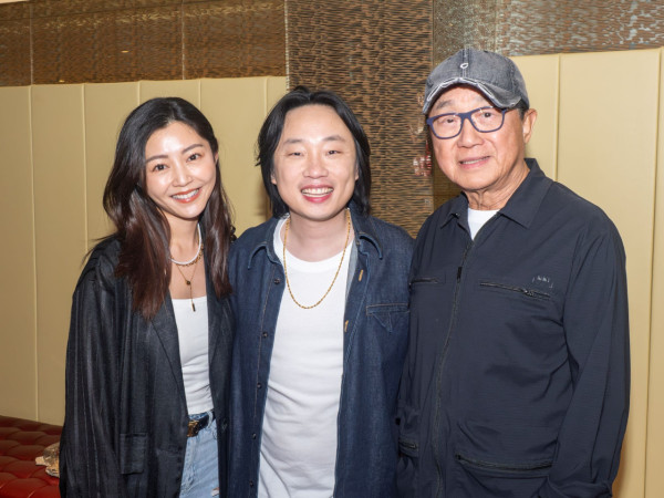 歐陽萬成楝篤笑2025｜尾場加演「歐陽曼聯」笑話 李克勤驚喜現身合唱《紅日》