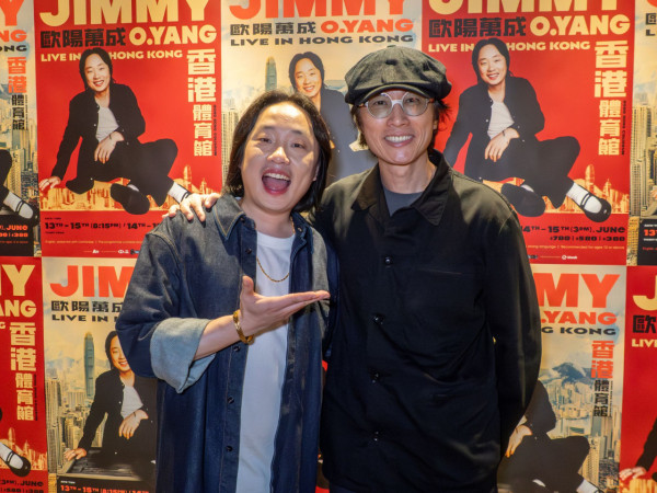 歐陽萬成楝篤笑2025｜尾場加演「歐陽曼聯」笑話 李克勤驚喜現身合唱《紅日》