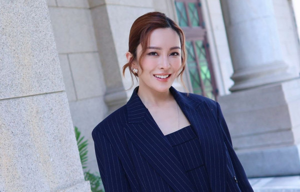 張曦雯黑髮小背心露酥胸惹火世一 性感女人味滿瀉獲封「女神天花板」