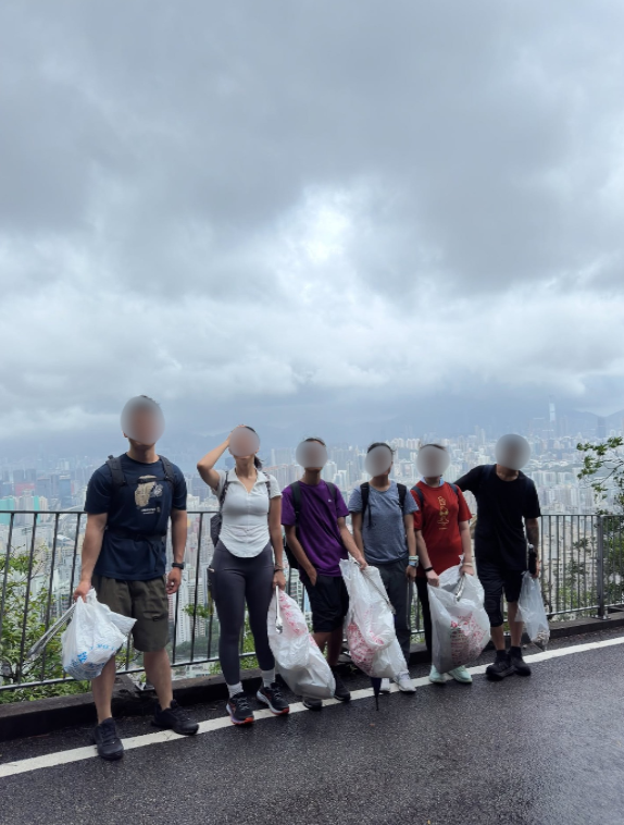 飛鵝山驚變時鐘酒店？港人三號風球行山清出5袋垃圾+過千支煙頭！義工：第一次執到驗孕棒...