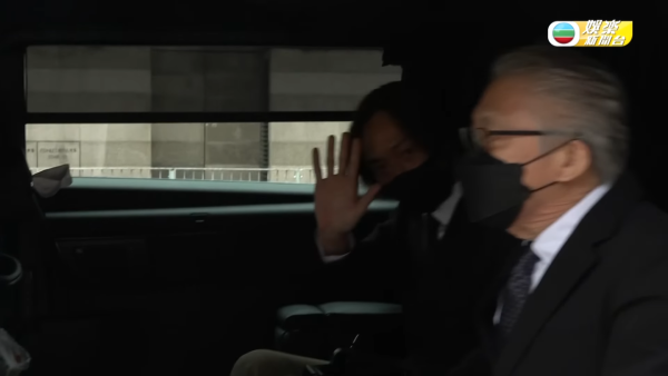 鄭中基離婚｜鄭中基罕有開腔回應$8千贍養費傳聞 預告出聲明澄清！余思敏全程封嘴拒回應