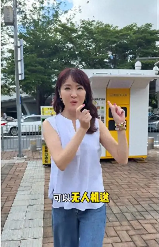 50歲向海嵐突然復出做KOL！拍片介紹內地超市做一事盡顯慳家本色？網民：質素low到爆