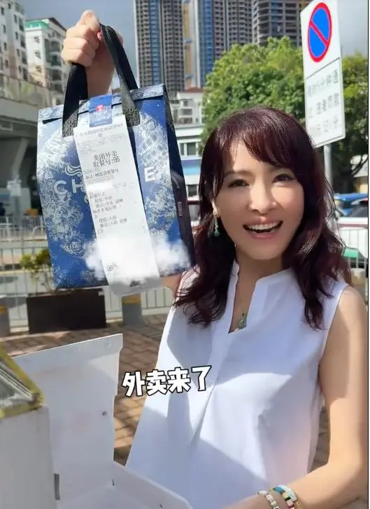 向海嵐復出做KOL身家豐厚竟嫌7蚊運費貴？！前四料港姐冠軍意外展現「師奶」本色