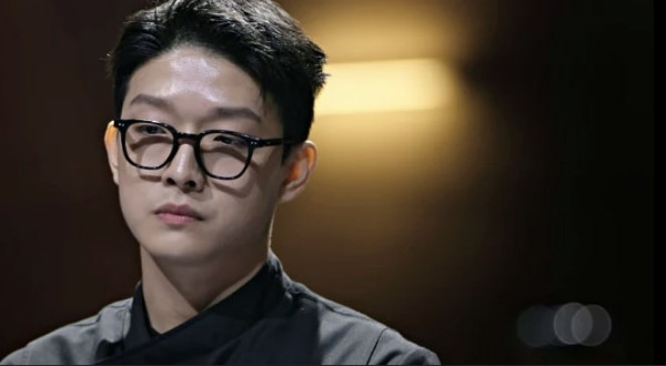 渣男面相|12大特徵拆解!桃花眼易偷食、唇薄最無情?眼尾多紋隨時係「時間管理大師」