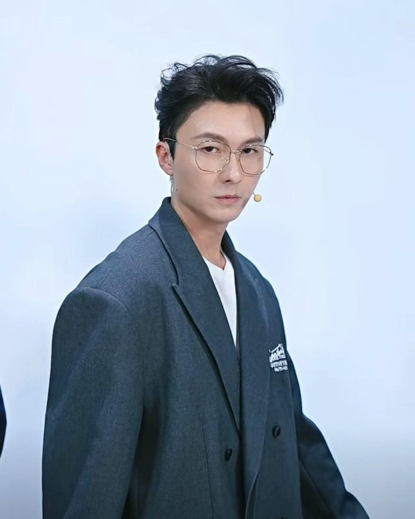 渣男面相|12大特徵拆解!桃花眼易偷食、唇薄最無情?眼尾多紋隨時係「時間管理大師」