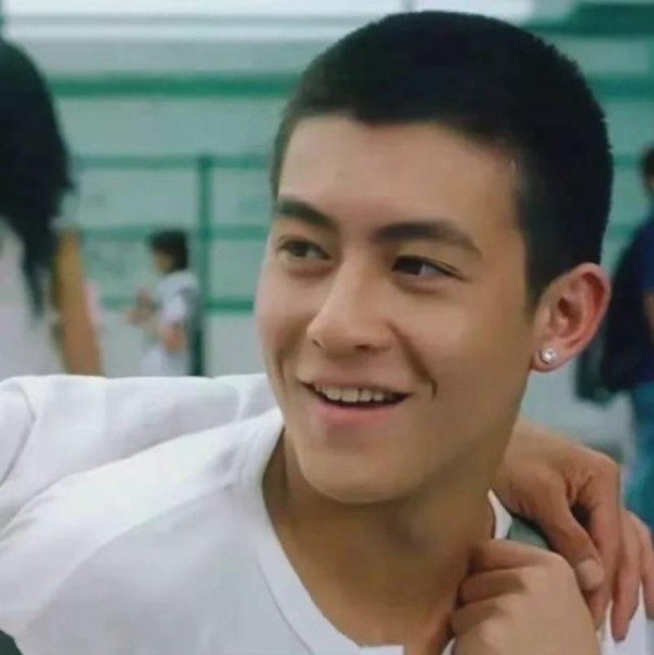 渣男面相|12大特徵拆解!桃花眼易偷食、唇薄最無情?眼尾多紋隨時係「時間管理大師」