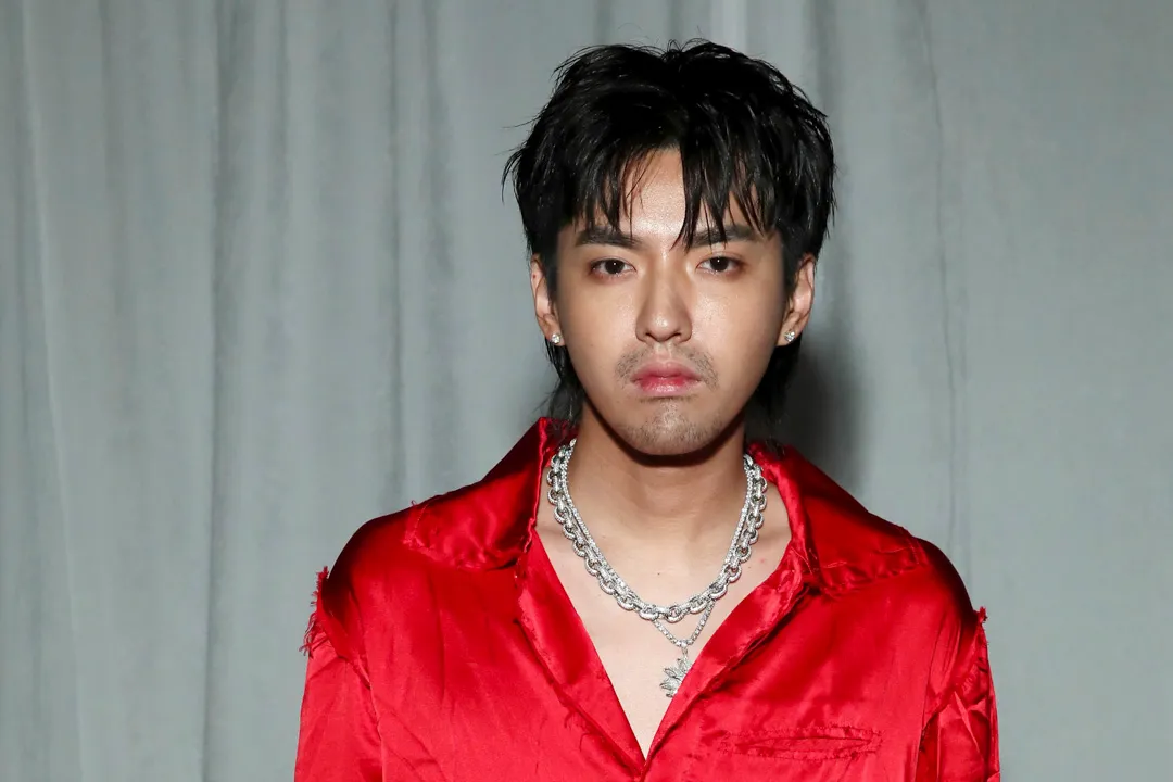 渣男面相|12大特徵拆解!桃花眼易偷食、唇薄最無情?眼尾多紋隨時係「時間管理大師」