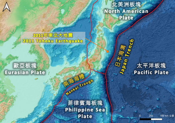 南海海槽、日本海溝和鄰近板塊的位置圖。2011年東北大地震的震中（橙色圓點）近日本海溝沿線。（圖片來源：天文台）