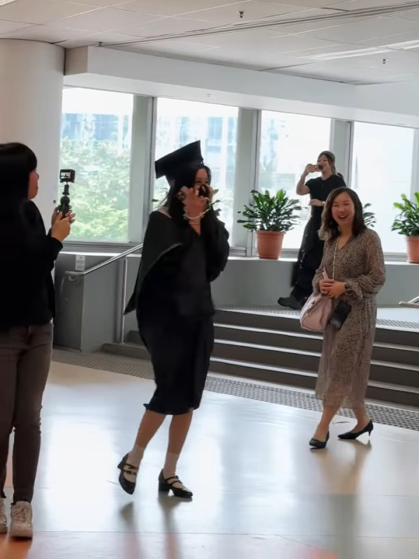 Candy王家晴出道3年半工讀大學畢業 COLLAR全員到齊祝賀場面震撼