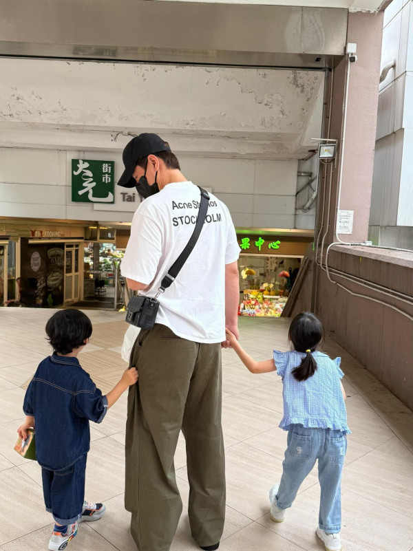 「市民羅先生」單拖湊仔女去街市 街坊裝買餸零架子超貼地！網友：睇得出家教好好