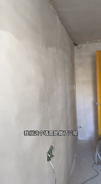 香港公屋裝修變豪宅？內地男拍片直擊全過程 大膽講5字「我是在OO」！自認黑工豪言：坐牢也不怕