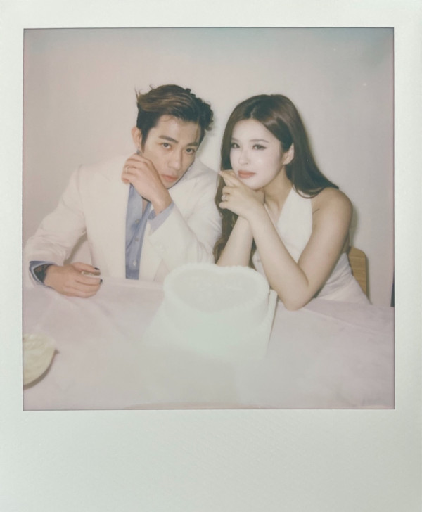Tyson Yoshi老婆Christy親爆新婚私密情趣 浸浴時驕人部位浮上水面尺度大膽