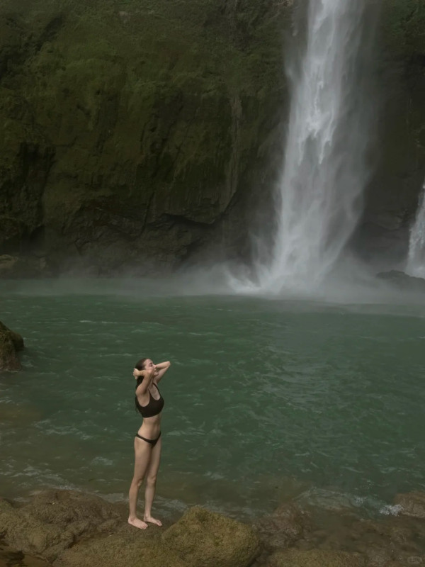 百億新抱吳千語印尼旅行泳裝上陣！曬超強馬甲線打破懷孕傳聞 