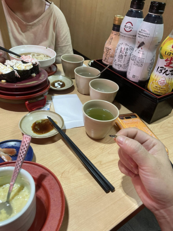 壽司郎香蔥蝦藏尖鐵片！不滿店員0道歉 網民批評：愈做愈差