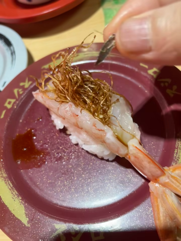 壽司郎香蔥蝦藏尖鐵片！不滿店員0道歉 網民批評：愈做愈差