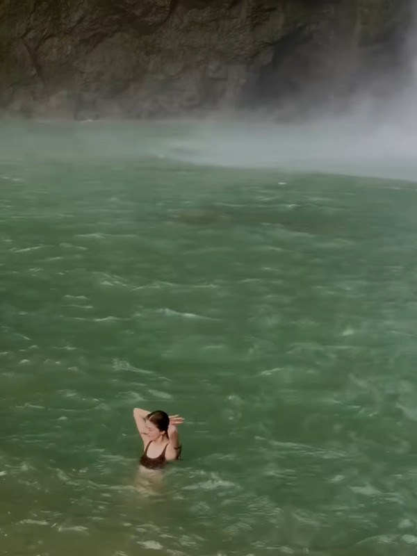 百億新抱吳千語印尼旅行泳裝上陣！曬超強馬甲線打破懷孕傳聞 